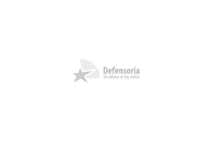 Jefe de Estudios de la Defensor&iacute;a de Los R&iacute;os dialog&oacute; sobre la importancia de la defensa en escuela rural 