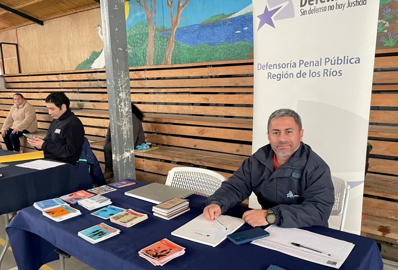 Defensor&iacute;a de Los R&iacute;os difundi&oacute; su rol  con comunidad de Melefqu&eacute;n