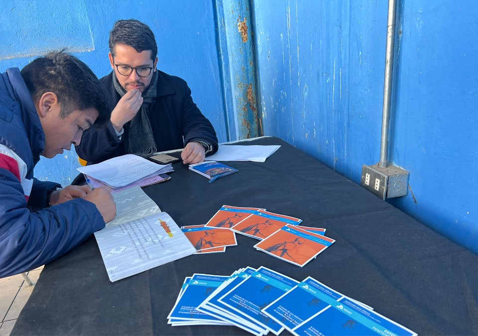 Equipo de la Defensor&iacute;a Metropolitana Norte sostuvo di&aacute;logo participativo con internos mapuches de Colina 2