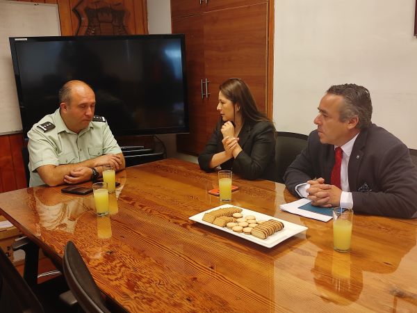Una fruct&iacute;fera reuni&oacute;n sostuvieron las autoridades de Gendarmer&iacute;a y de la Defensor&iacute;a Metropolitana Sur.