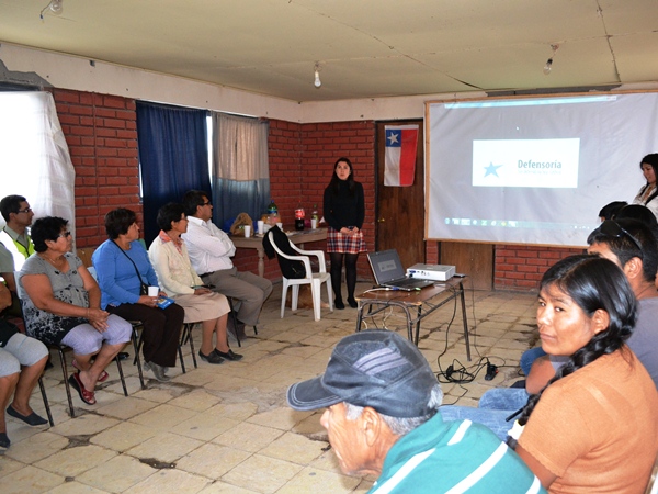 Activa participaci&oacute;n de los pobladores tuvo la charla sobre defensa especializada ind&iacute;gena en el poblado pampino de Huara, en la regi&oacute;n de Tarapac&aacute;.