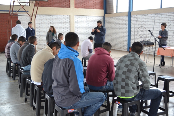 El Defensor Regional y la Jefa de Estudios permanecieron reunidos m&aacute;s de una hora con los j&oacute;venes del CIP-CRC