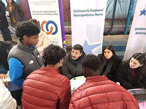 El defensor penal juvenil Marcelo Jerez respondi&oacute; consultas y orient&oacute; a los j&oacute;venes sobre sus casos penales.