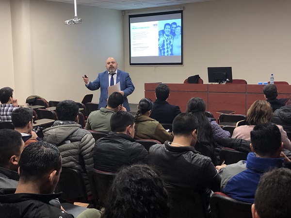 El Defensor Regional del Maule, Jos&eacute; Luis Craig, expuso sobre el Proyecto Inocentes ante casi un centenar de personas, 