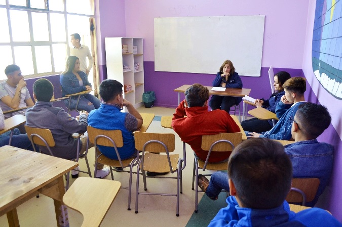 Once adolescentes infractores participaron en el dialogo participativo.