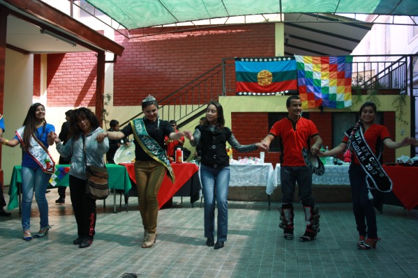 La Asistente Social, Yasna Contreras participa en encuentro multicultural.