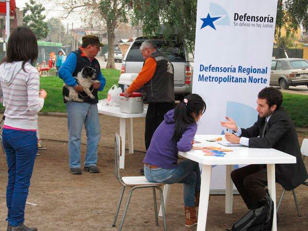 Nicol&aacute;s Soto, egresado de derecho y practicante en la Defensor&iacute;a Regional Metropolitana Norte (DRMS) tuvo a su cargo el m&oacute;dulo institucional. 