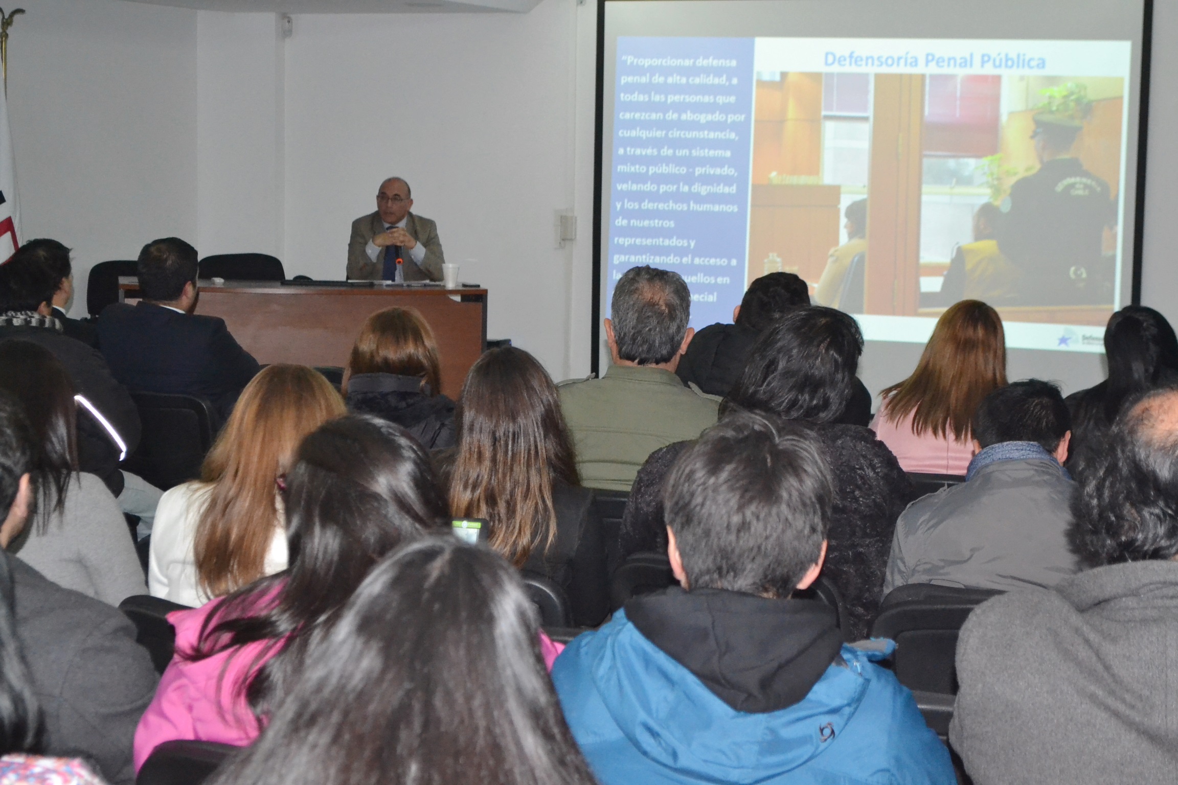 M&aacute;s de 70 personas asistieron a la charla sobre la Defensor&iacute;a y el "Proyecto Inocentes".