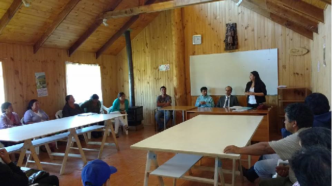 Horacio Cheuquelaf, Renato G&oacute;nzalez y Paola Segovia (de izq. a der), parte del equipo de la Defensor&iacute;a en La Araucan&iacute;a.