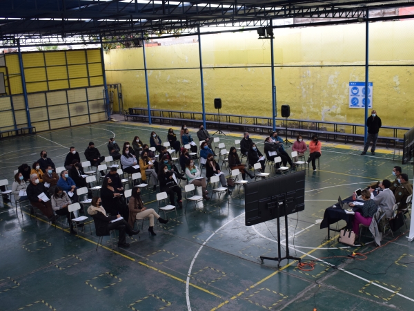 Panorama de los asistentes al encuentro en el Colegio "Obispo Labb&eacute;" de Iquique.