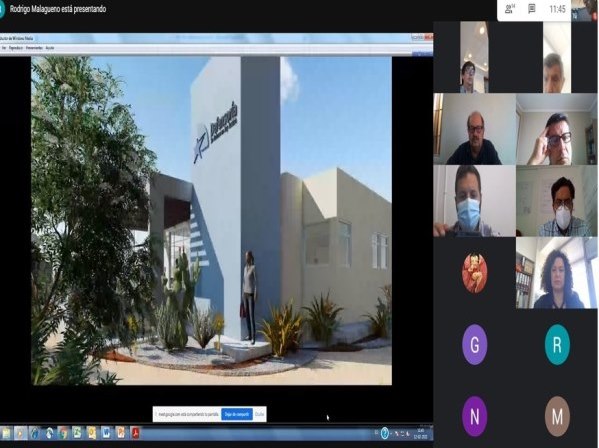 Un aspecto de la reuni&oacute;n virtual y de la imagen del nuevo edificio de la Defensor&iacute;a en Alto Hospicio.