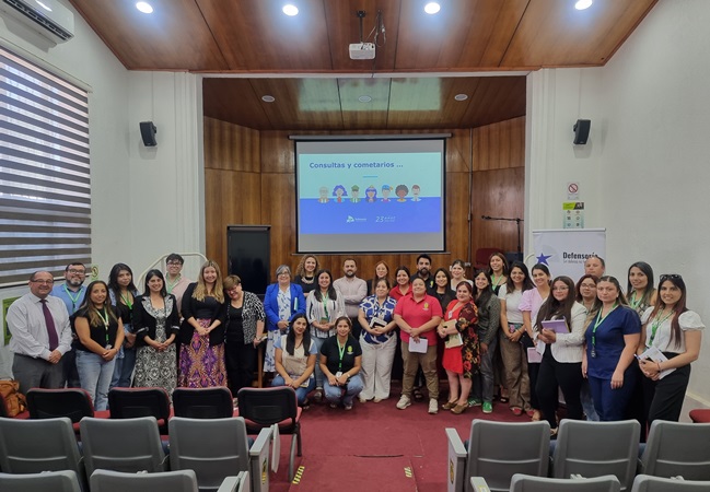 Al finalizar el di&aacute;logo, todas y todos los profesionales, tanto de la municipalidad como de la Defensor&iacute;a, decidieron tomarse una fotograf&iacute;a.