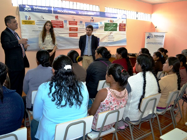El Defensor Regional de Tarapac&aacute; explic&oacute; a las internas del penal de Iquique las etapas del proceso penal.