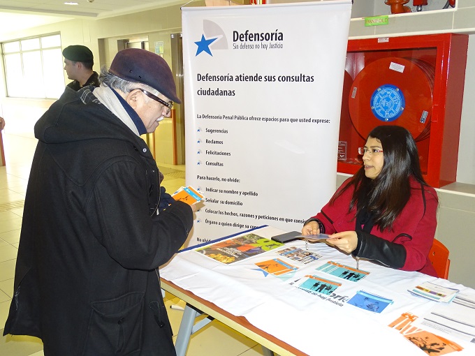Los usuarios del hospital regional conocieron la labor de la Defensor&iacute;a Penal P&uacute;blica.