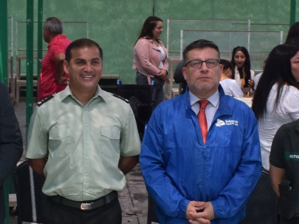El Defensor Regional de Tarapac&aacute; y el director regional de Gendarmer&iacute;a en una reciente ceremonia.