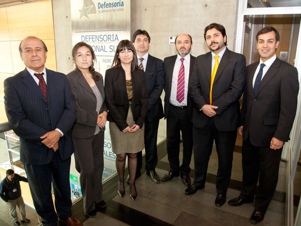 Siete fueron los defensores p&uacute;blicos que trabajaron en este caso. Viviana Castel, la Defendora Regional (S), aparece tercera de izquierda a derecha.