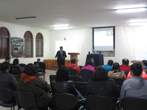Unos 40 alumnos de derecho de la Ulare participaron del debate acad&eacute;mico sobre los errores judiciales y los inocentes presos.