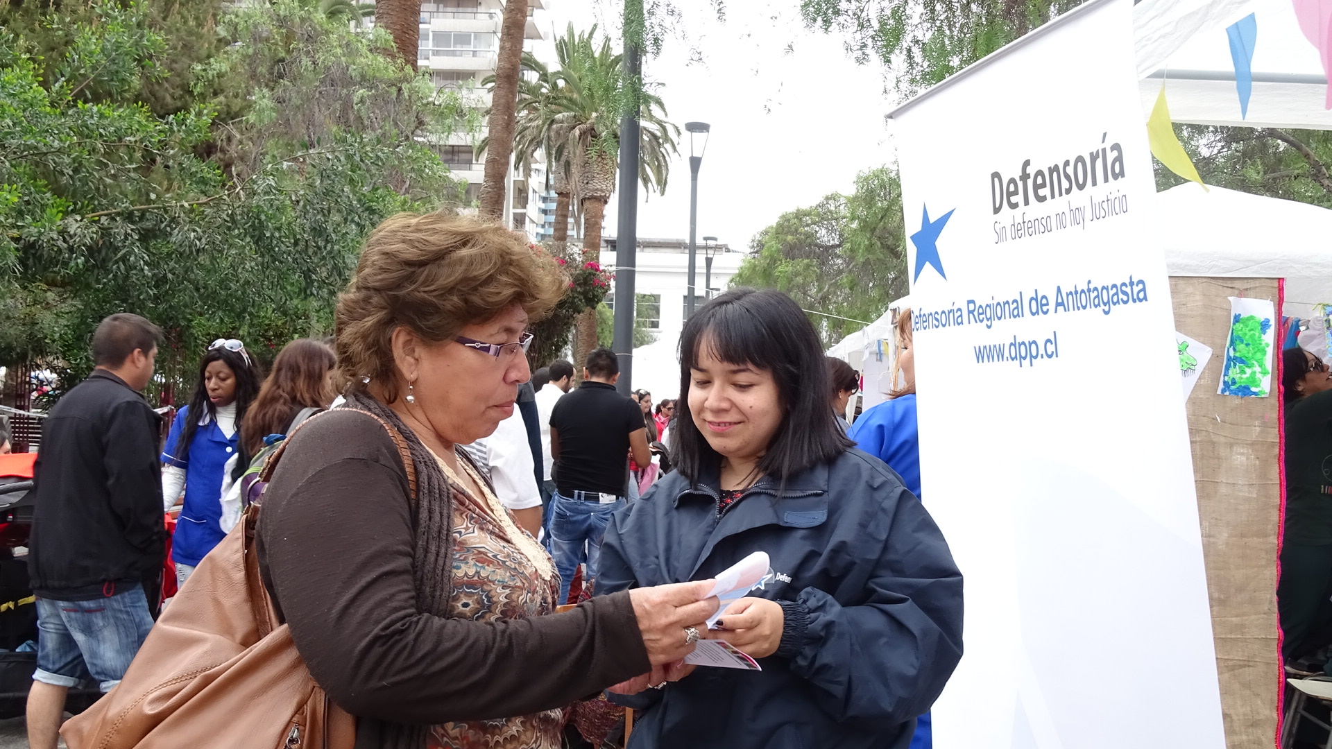 La defensora p&uacute;blica de migrantes Nolvia Collao atendi&oacute; las consultas de la ciudadan&iacute;a. 