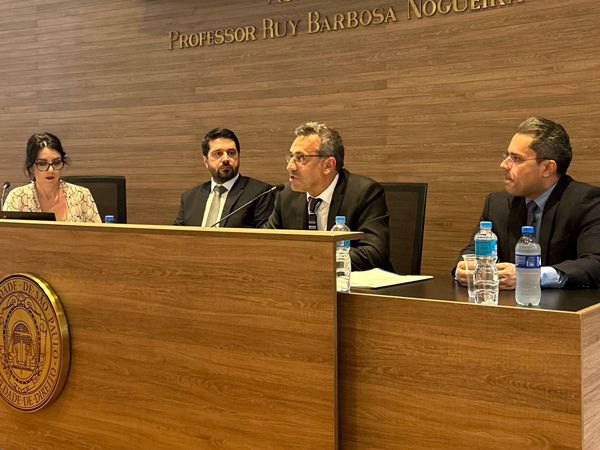 El Defensor Nacional, Carlos Mora Jano, durante su exposici&oacute;n.