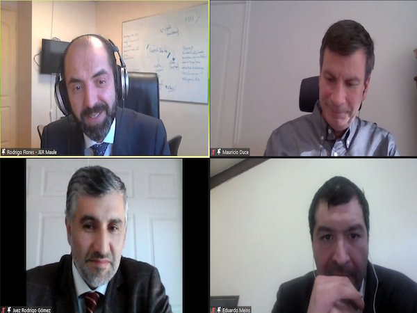 La exposici&oacute;n de Mauricio Duce fue acompa&ntilde;ada por un panel de conversaci&oacute;n conformado por un juez y un defensor p&uacute;blico maulinos 