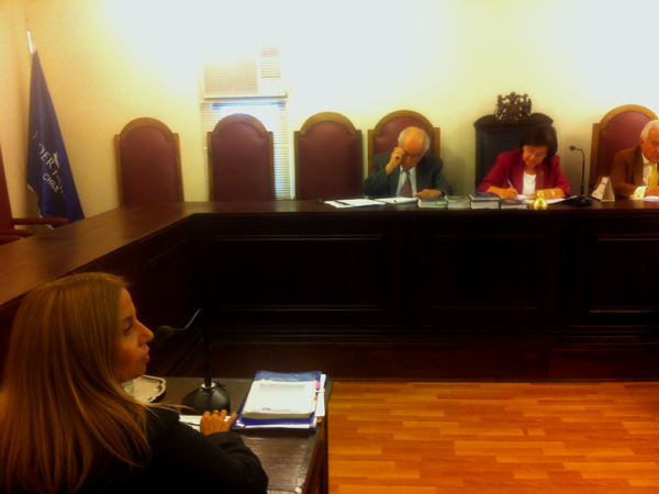 La defensora p&uacute;blica Ximena Silva expuso ante los ministros de la Corte las razones por las que la absoluci&oacute;n debe confirmarse.