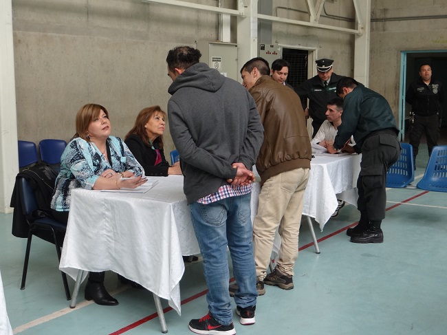 La Defensora Regional de Magallanes dialog&oacute; con imputados varones, mujeres y adolescentes.