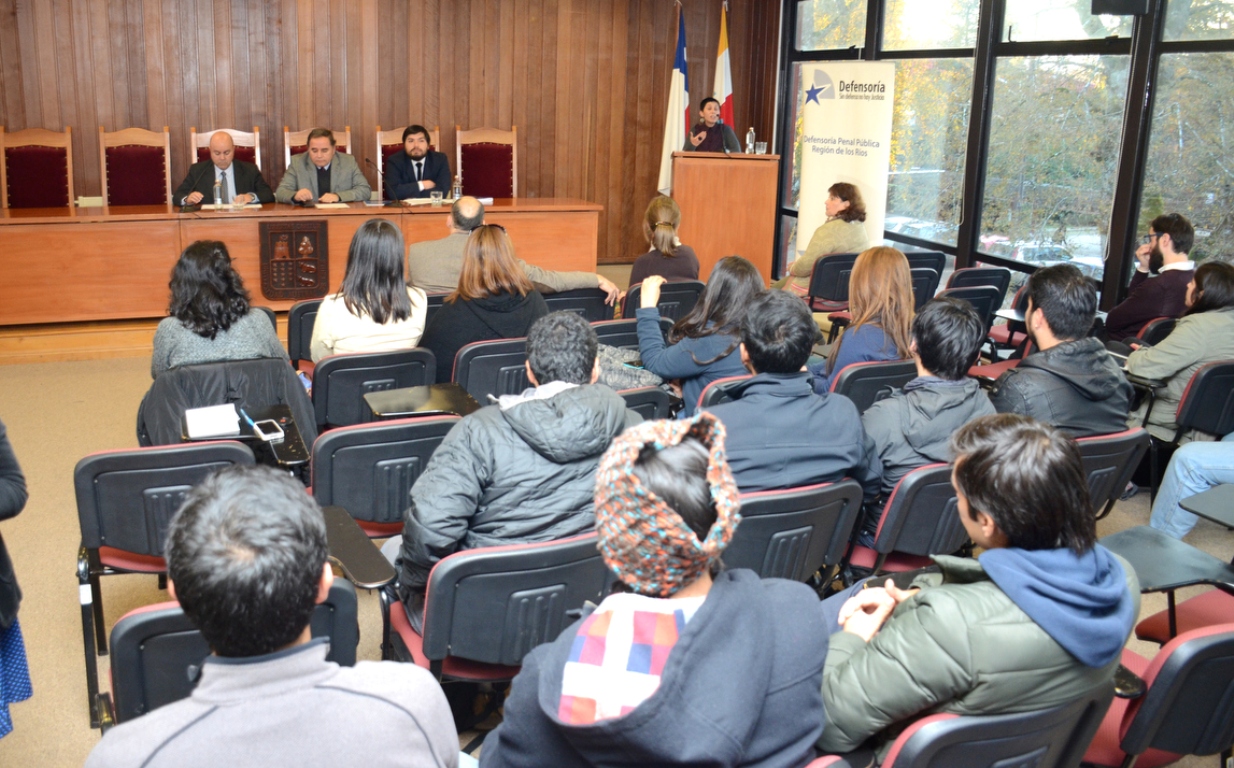 Expusieron el acad&eacute;mico de la Facultad,  Juan Sebastian Vera y el jefe de estudios de la Defensor&iacute;a Luis Soto 