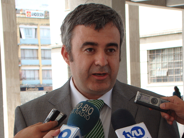 El defensor penal p&uacute;blico fue el primero en visitar a Emilio Berkhoff en la c&aacute;rcel de Angol.