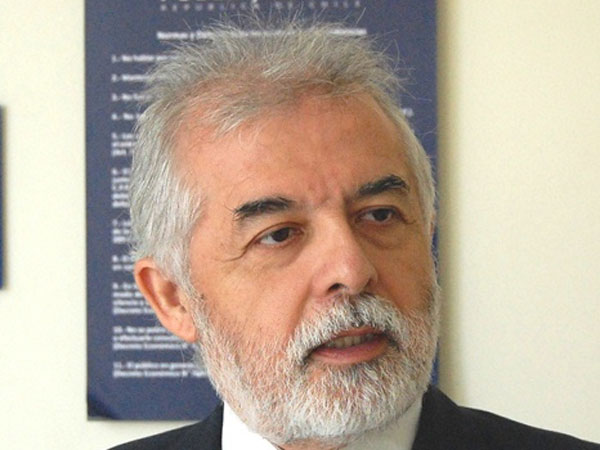 El Defensor Regional de Tarapac&aacute;, Arturo Zegarra Williamson.