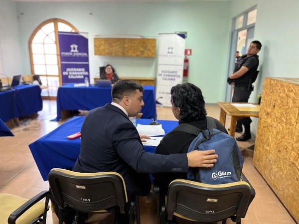 El defensor p&uacute;blico Washington Solar durante una audiencia del Tribunal Itinerante en San Pedro de Atacama.