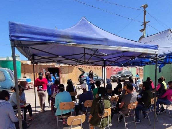 Imagen del encuentro con los vecinos de la toma &ldquo;Jes&uacute;s de Nazaret&rdquo;, en Alto Hospicio.