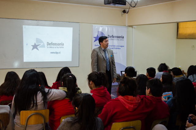 Los alumnos de la Escuela Particular Los Volcanes de Llanquihue dialogaron activamente con Cristi&aacute;n Hinostroza. 