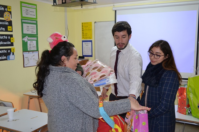Las mujeres privadas de libertad recibieron regalos enviados por los funcionarios de La Araucan&iacute;a.