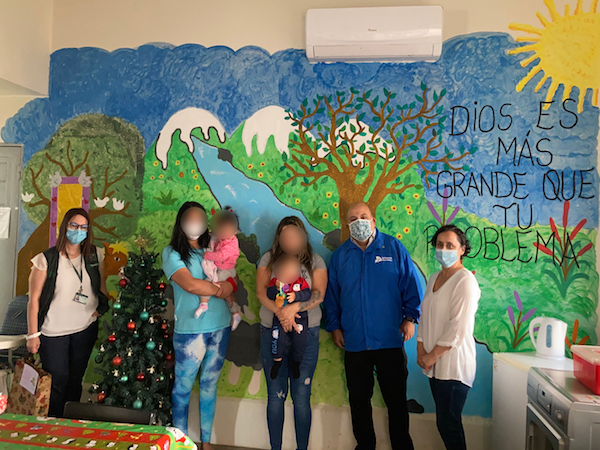 El Defensor Regional del Maule, Jos&eacute; Luis Craig, junto a la asistente social, Pamela Pantoja visitaron a mujeres y sus hijos en Talca.