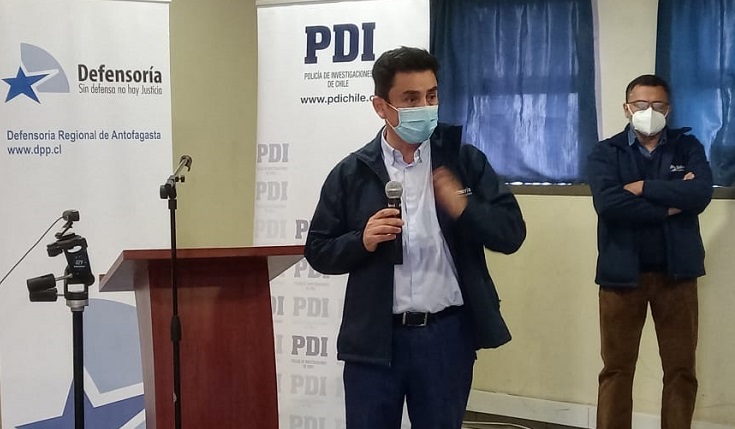 El jefe de Estudios y el Defensor Regional de Antofagasta explicaron a los funcionarios de la PDI el piloto de defensa en comisar&iacute;as.