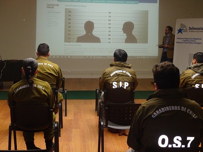 Los defensores p&uacute;blicos revisaron con los carabineros las causas de error que pueden llevar a una persona inocente a la c&aacute;rcel.