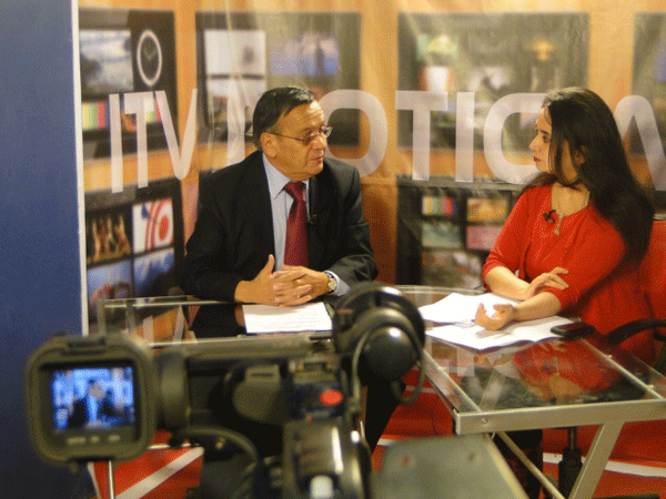 El Defensor Regional de Magallanes, Juan Vivar, fue entrevistado por la periodista Paola Abarz&uacute;a.