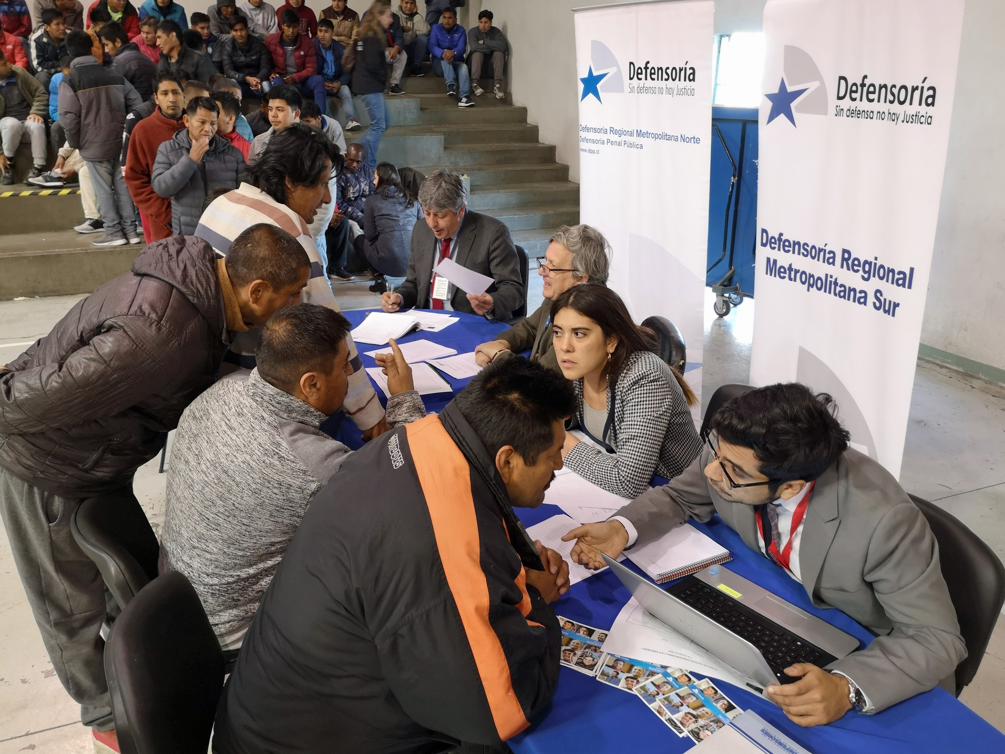 Los profesioanles y postulantes respondieron consultas de los internos del principal recinto para imputados del pa&iacute;s.