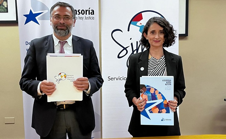 El Defensor Regional de Antofagasta y la directora nacional del SJM firmaron el convenio de colaboraci&oacute;n 