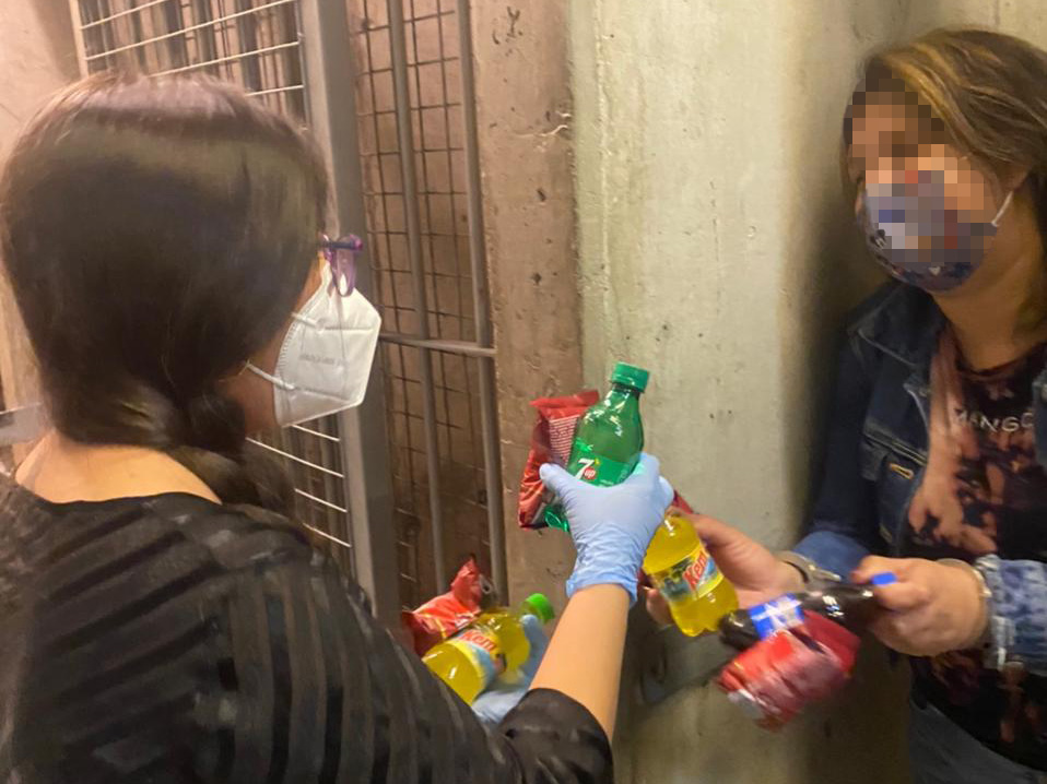 Muy positiva recepci&oacute;n tienen las colaciones entregadas por funcionarios de la DRMS a las personas detenidas en el CJS.