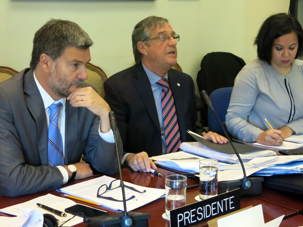 El Defensor Nacional, Andr&eacute;s Mahnke , junto a Juan de Dios Moscoso y Marta Rivaldi, todos directivos de Aidef.