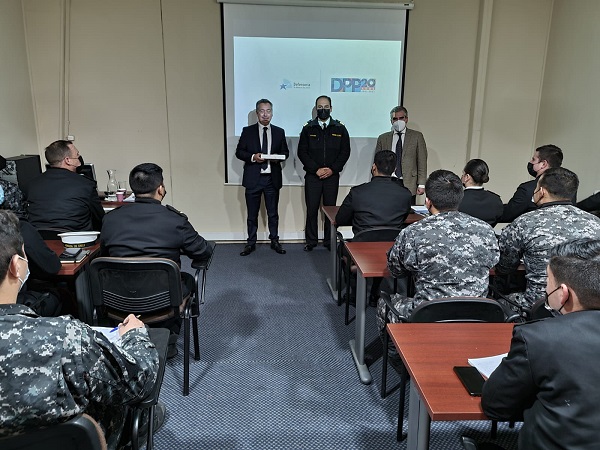 La polic&iacute;a mar&iacute;tima de la Armada realiza actividades preventivas en naves, recintos portuarios, borde costero, r&iacute;os y lagos.