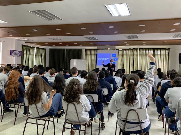 Los estudiantes participaron activamente en las dos charlas organizadas por la Defensor&iacute;a Regional del Maule.