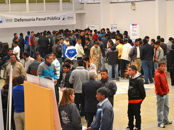 Funcionarios de 17 servicios p&uacute;blicos -entre ellos la DPP- atendieron a unos 300 internos del penal de Alto Hospicio.
