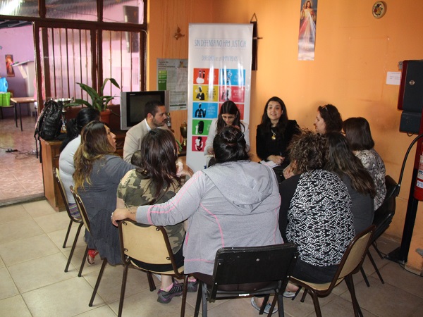 La actividad de conversaci&oacute;n guiada logr&oacute; un gran &eacute;xito entre el grupo de mujeres privadas de libertad.