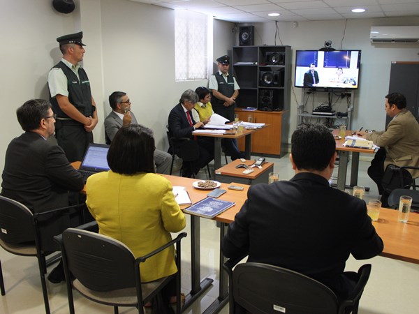 El tribunal y los intervinientes se constituyeron en la Defensor&iacute;a Regional de Arica para realizar la videoconferencia en que compareci&oacute; la perito.
