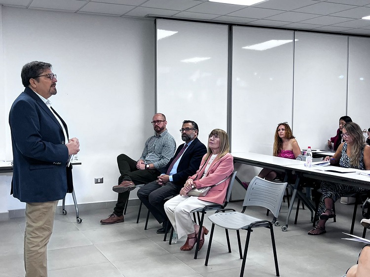 Junto a los profesionales de la defensa juvenil, el Defensor Regional de Antofagasta particip&oacute; en el taller sobre justicia restaurativa.