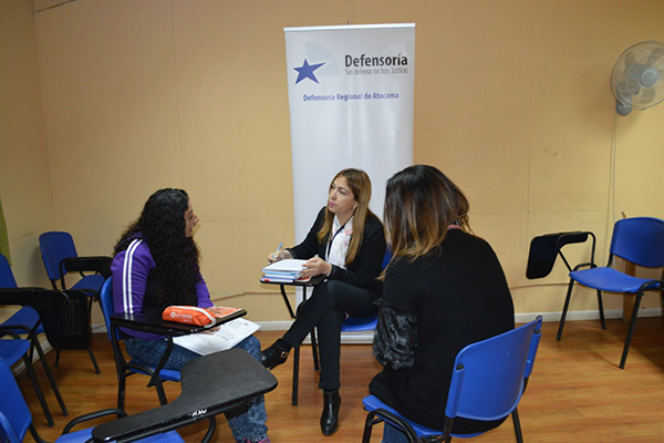 La jefa de Estudios de Atacama, Violeta Villalobos, aclar&oacute; las dudas de las internas con hijos menores de 2 a&ntilde;os del CCP de Copiap&oacute;.
