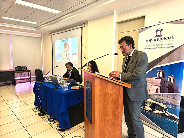 El seminario, realizado en la biblioteca de la Corte, convoc&oacute; diversas ponencias sobre el fen&oacute;meno migratorio.