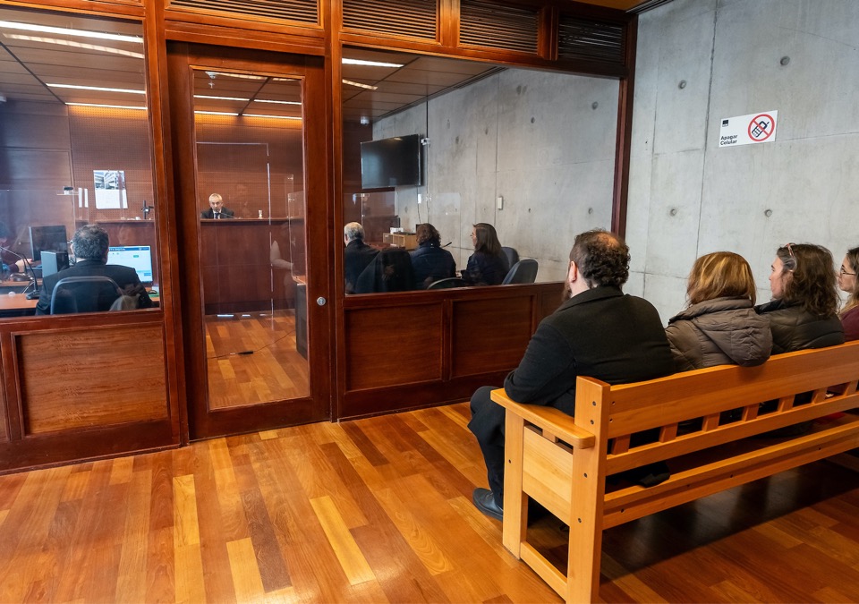 En la sala 901 del Tercer Juzgado de Garant&iacute;a de Santiago se llev&oacute; a cabo la primera audiencia de mediaci&oacute;n penal.